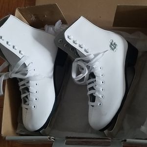 CCM figure ice skates girls size 4